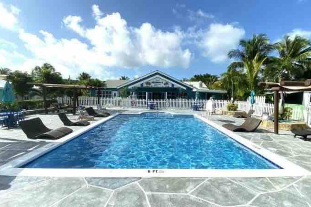 Beautiful Villa Just Steps Away From The Beach! جورج تاون المظهر الخارجي الصورة